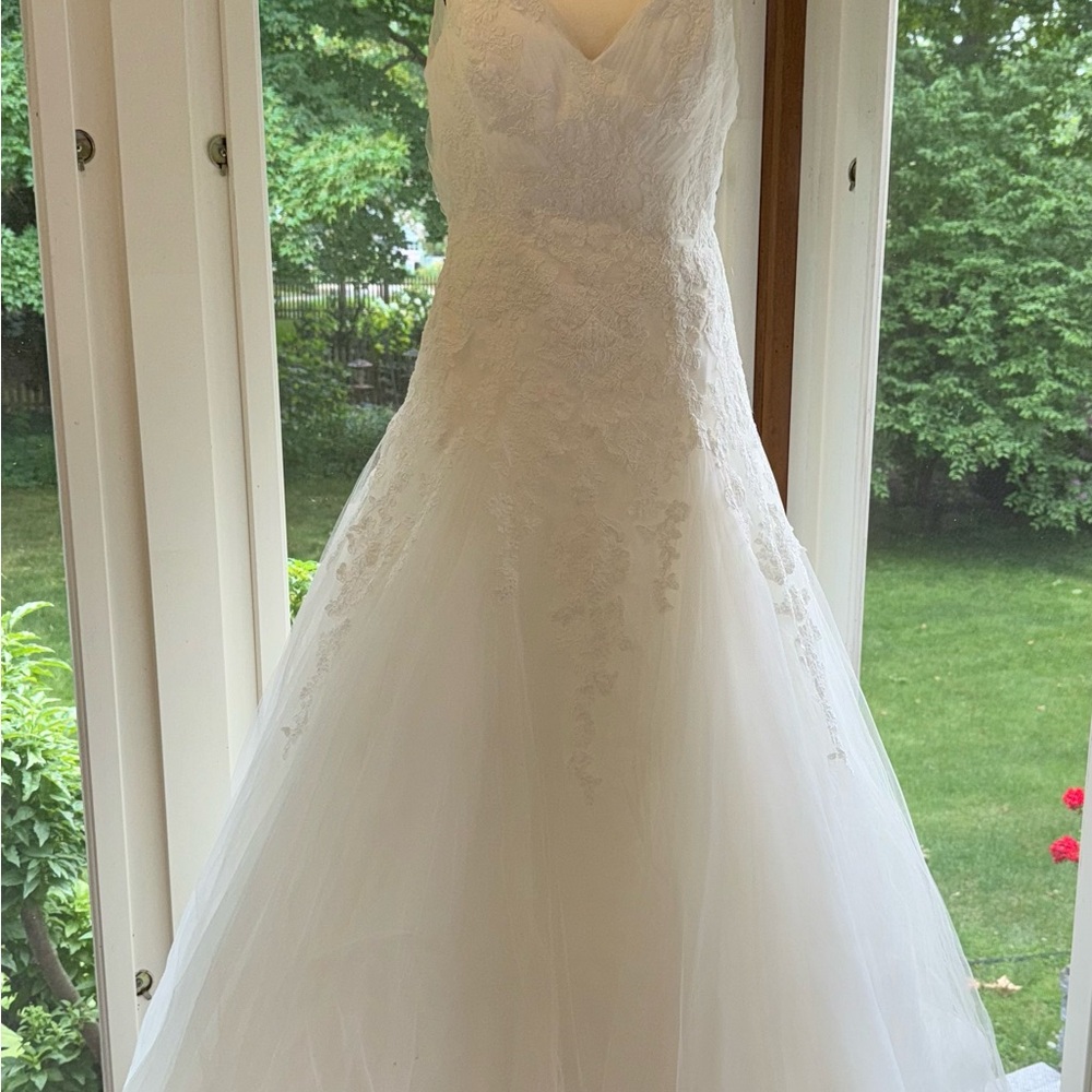 Pronovias White Lace Wedding Dress